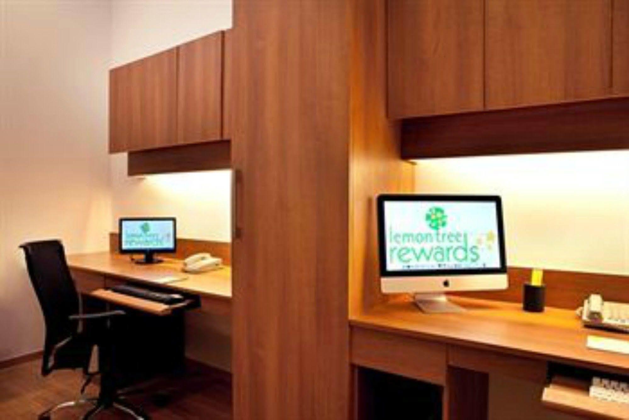 Lemon Tree Premier Hitec City Hyderabad Eksteriør billede